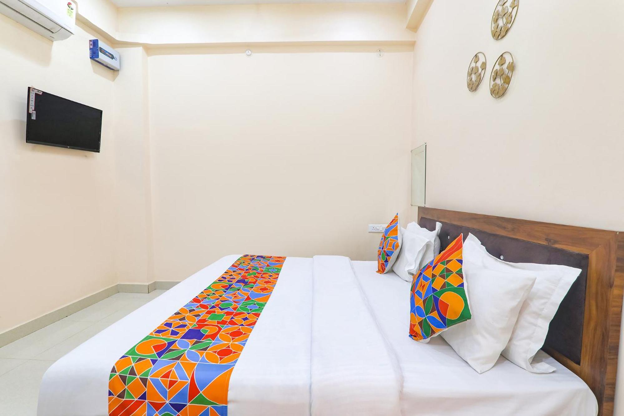 Fabhotel Rk Palace Ayodhya Eksteriør bilde